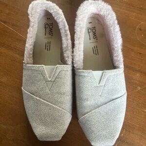 TOMS Women's Gray Fleece-Lined Slippers
